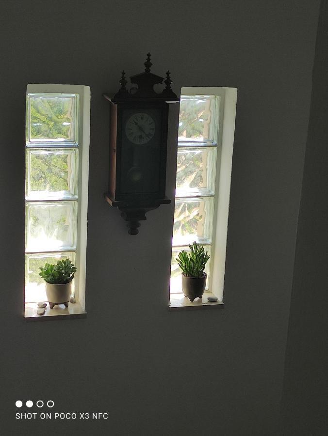 Aletraki -Off-Grid Retreat Above Heraklion, Peaceful Views أرتشانيس المظهر الخارجي الصورة