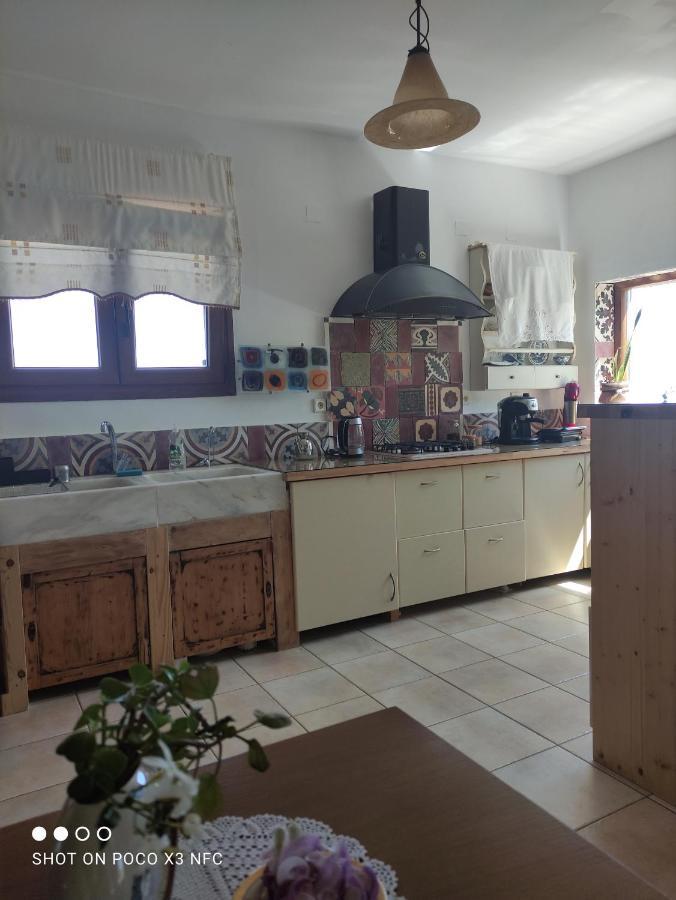 Aletraki -Off-Grid Retreat Above Heraklion, Peaceful Views أرتشانيس المظهر الخارجي الصورة