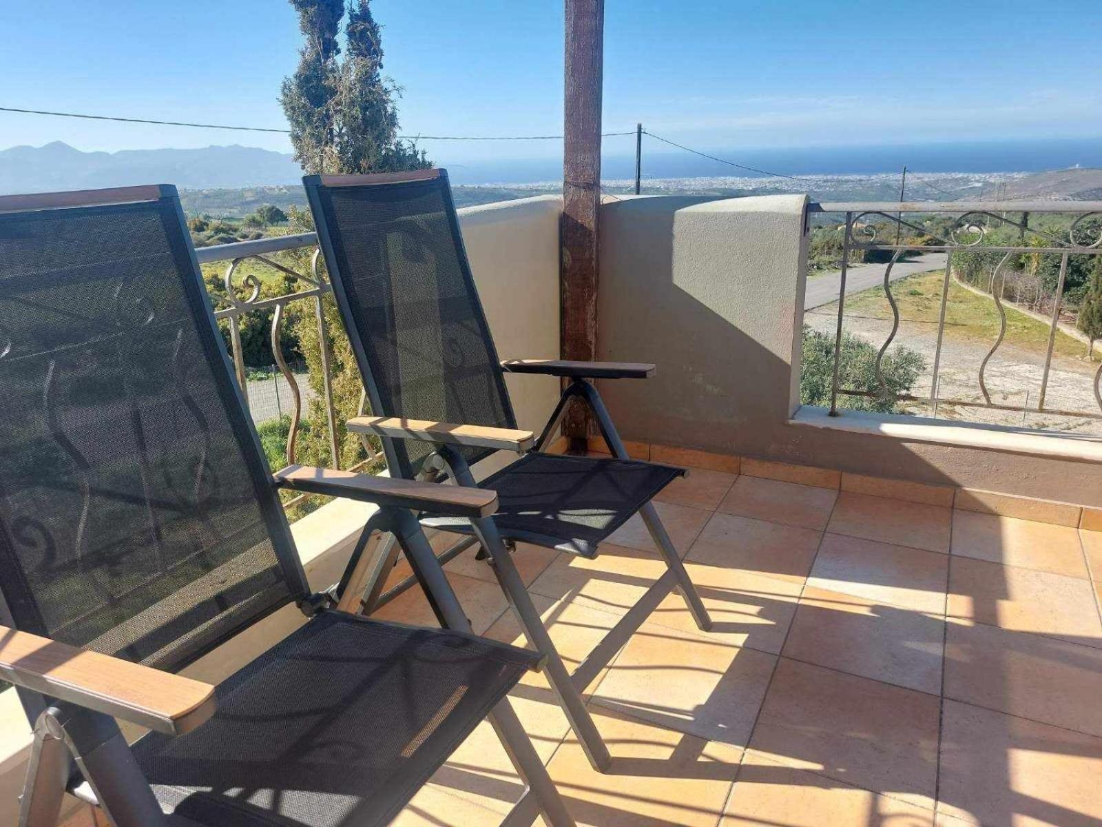 Aletraki -Off-Grid Retreat Above Heraklion, Peaceful Views أرتشانيس المظهر الخارجي الصورة