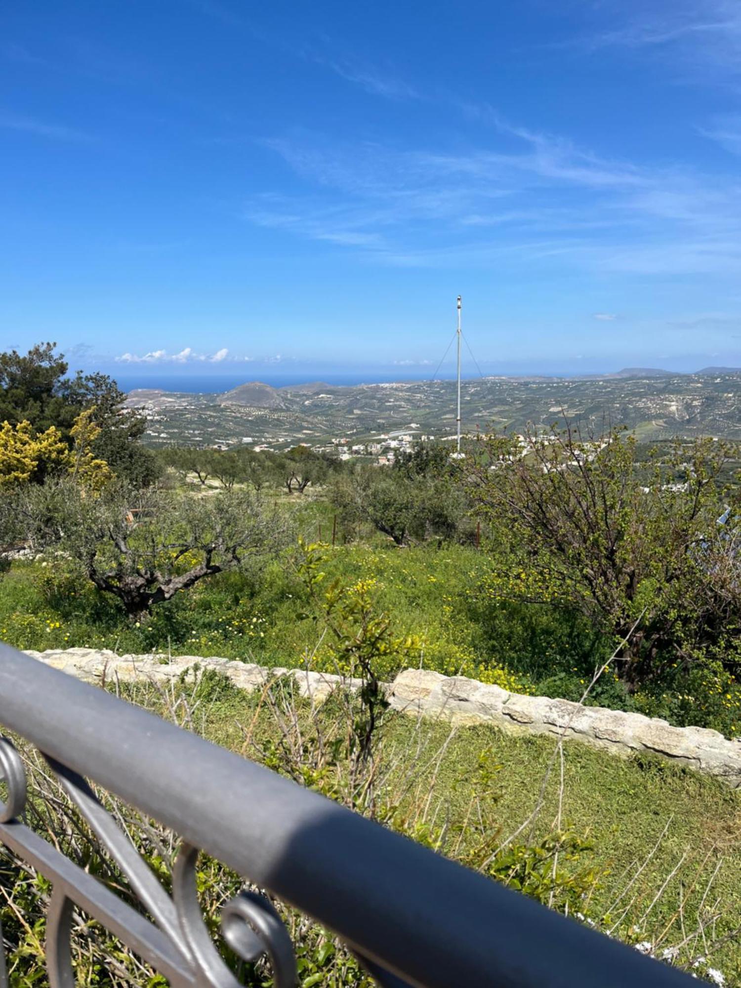 Aletraki -Off-Grid Retreat Above Heraklion, Peaceful Views أرتشانيس المظهر الخارجي الصورة